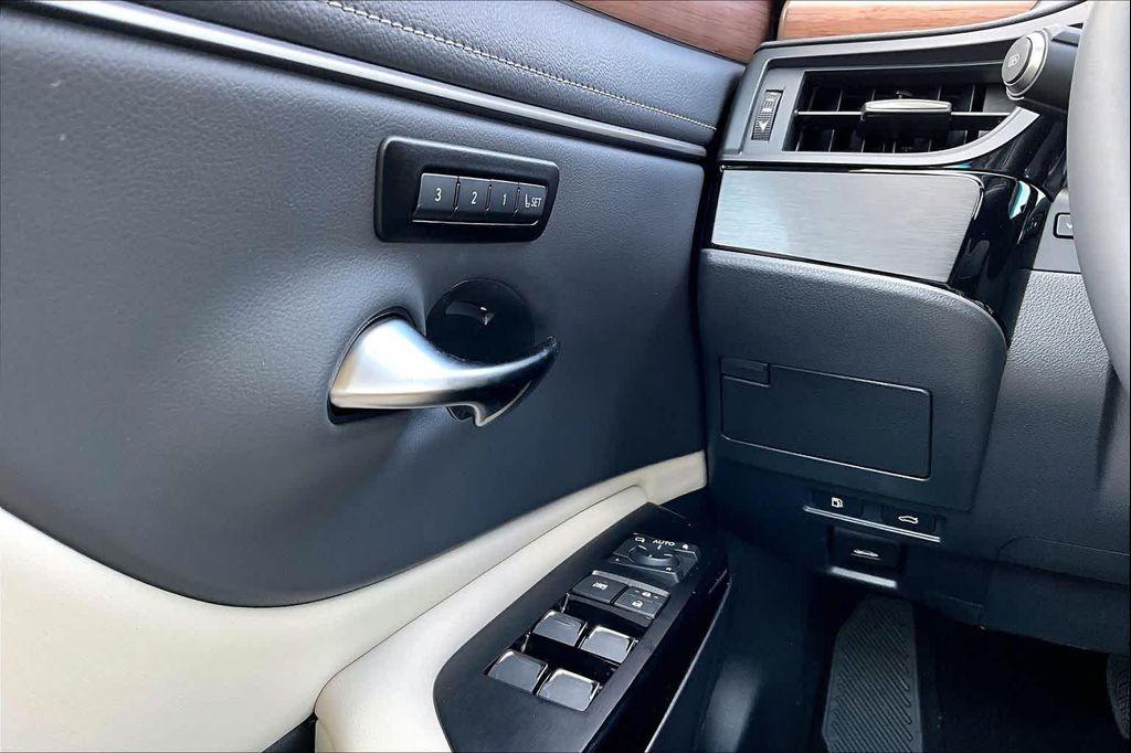 new 2025 Lexus ES 350 car, priced at $49,504