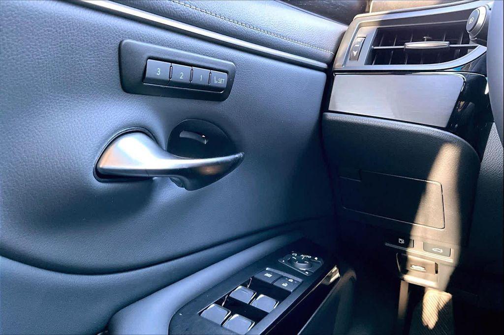 new 2025 Lexus ES 350 car, priced at $49,315