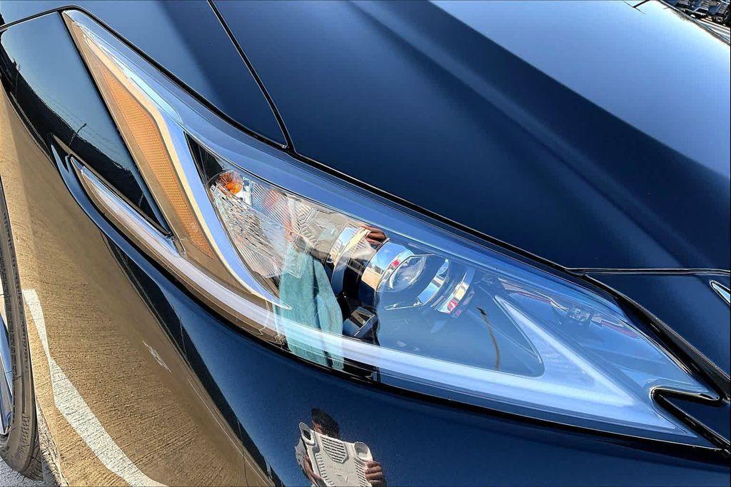 new 2025 Lexus ES 350 car, priced at $49,315