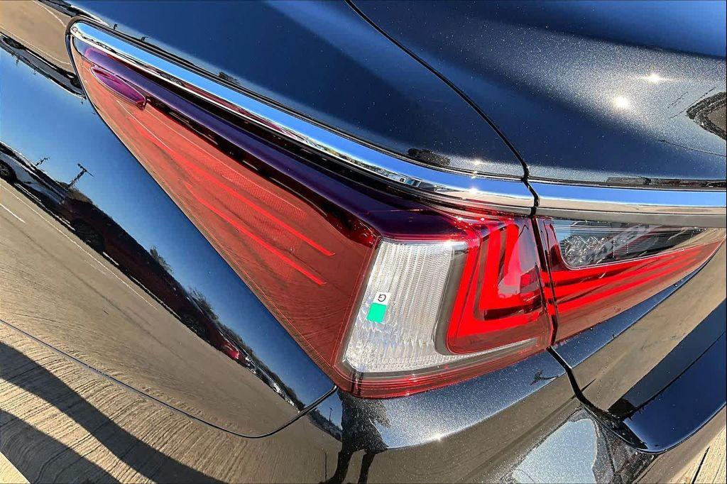 new 2025 Lexus ES 350 car, priced at $49,315