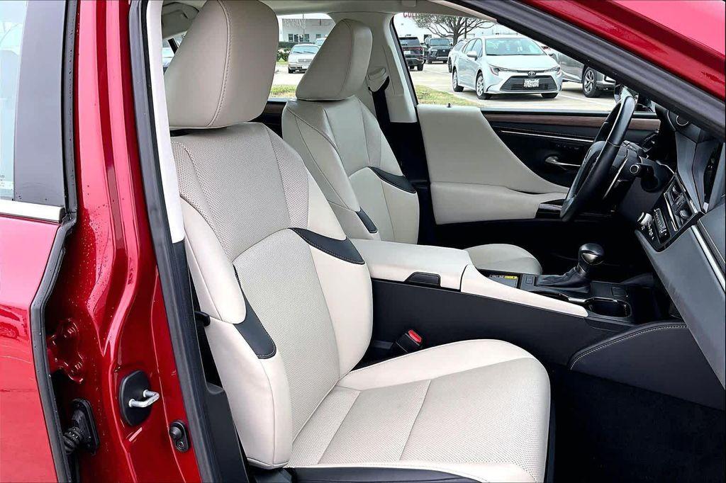 used 2025 Lexus ES 350 car, priced at $48,995