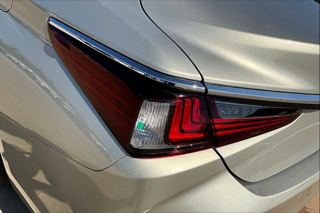 new 2025 Lexus ES 350 car, priced at $48,030