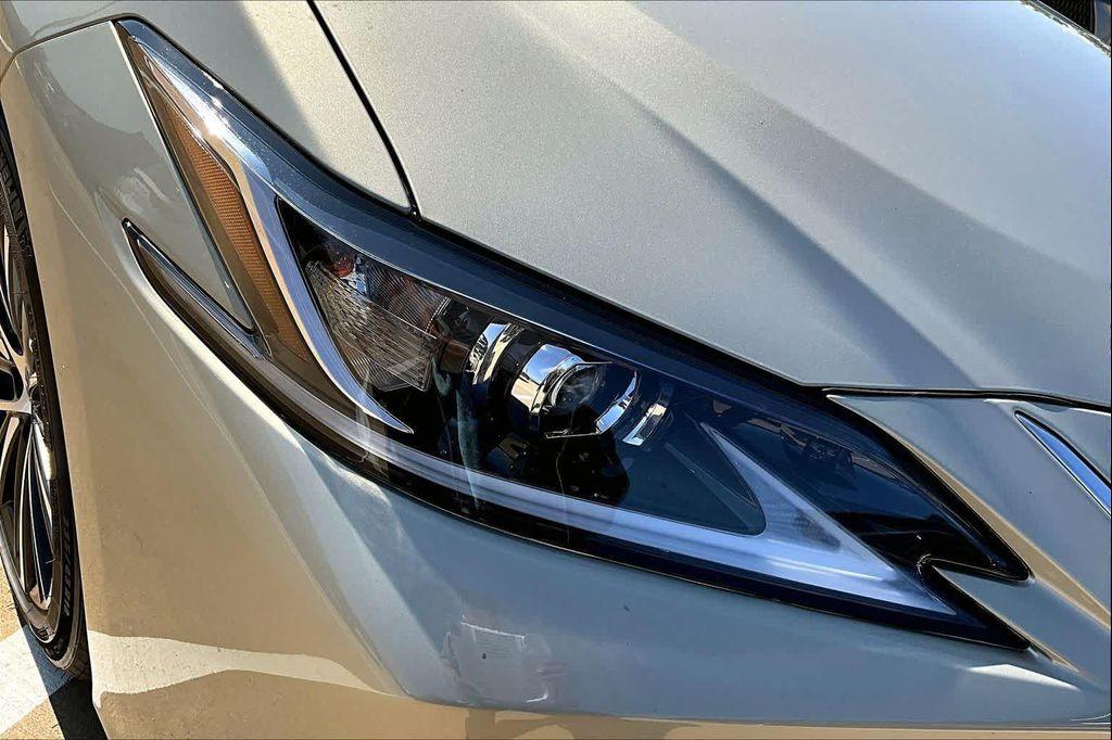 new 2025 Lexus ES 350 car, priced at $48,030
