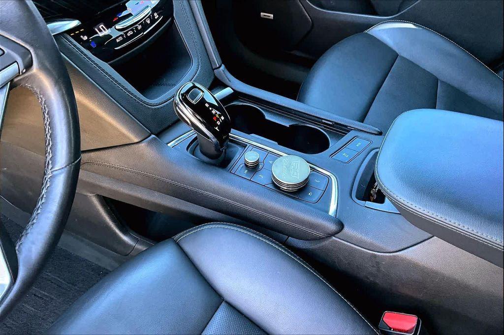 used 2023 Cadillac XT6 car, priced at $27,995