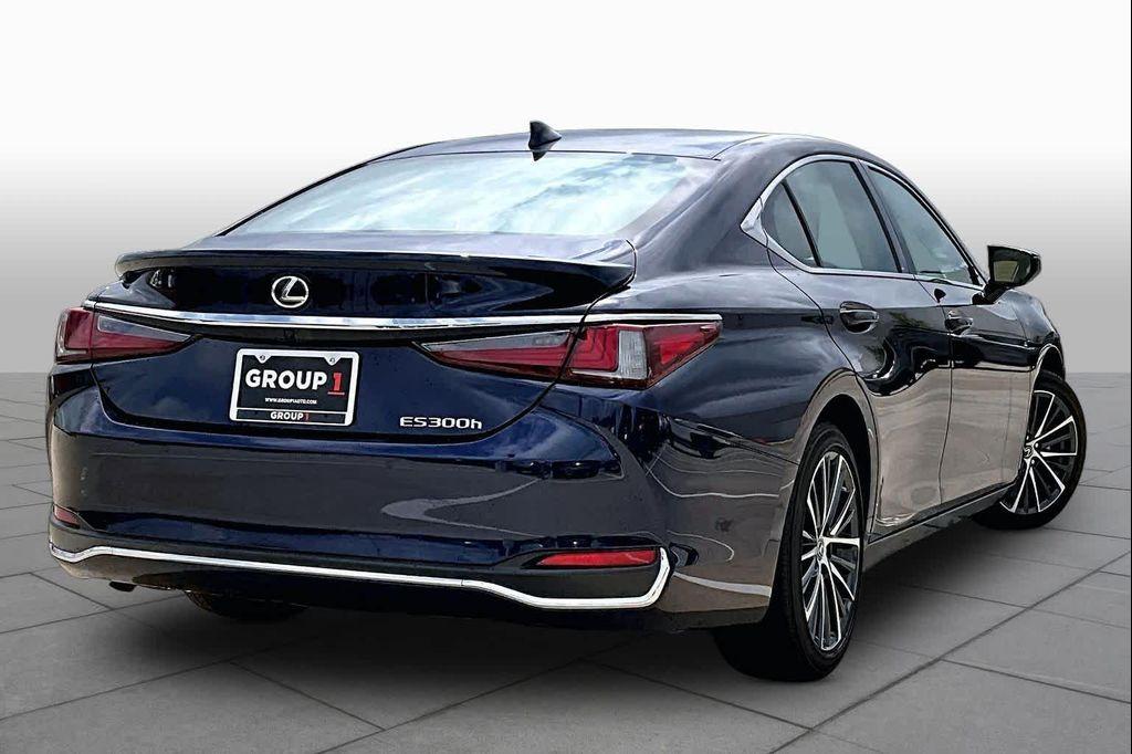 used 2025 Lexus ES 300h car, priced at $47,495
