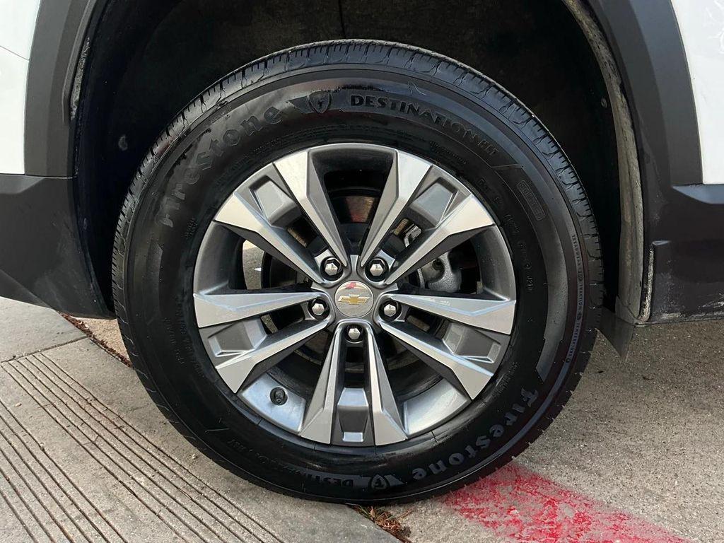 used 2025 Chevrolet Equinox car, priced at $21,901