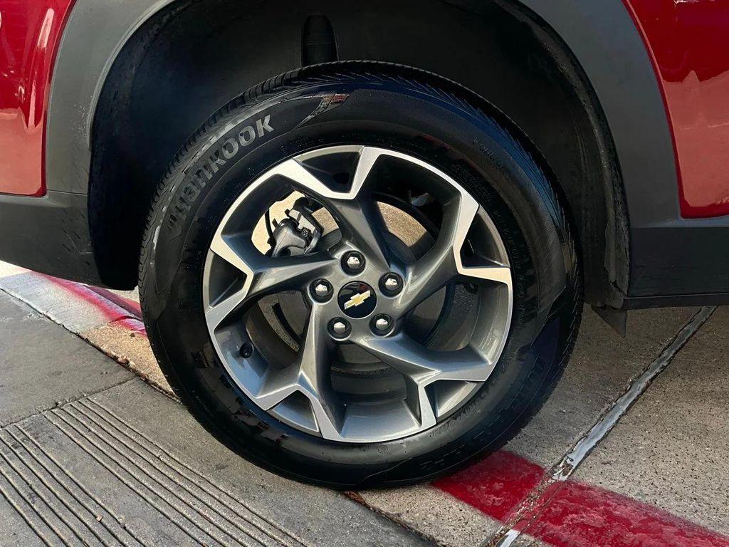 used 2025 Chevrolet Trax car, priced at $18,901