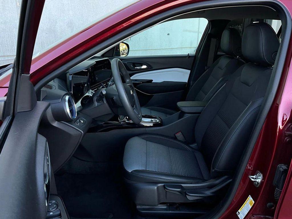 used 2025 Chevrolet Trax car, priced at $18,901