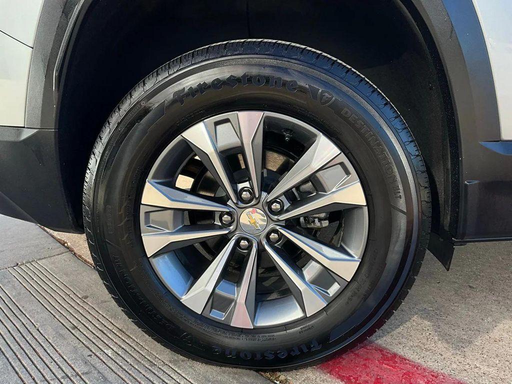 used 2025 Chevrolet Equinox car, priced at $25,701