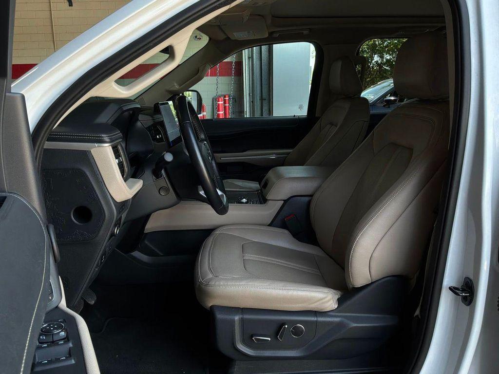 used 2024 Ford Expedition car, priced at $43,901