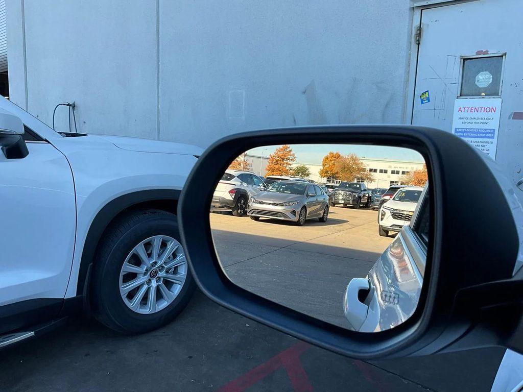 used 2025 Chevrolet Equinox car, priced at $25,601