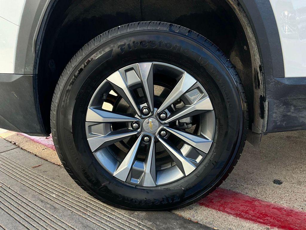 used 2025 Chevrolet Equinox car, priced at $25,601