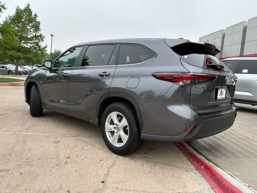 used 2025 Toyota Highlander car, priced at $33,901