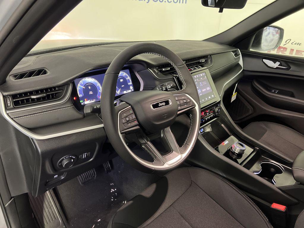 new 2025 Jeep Grand Cherokee car, priced at $35,244