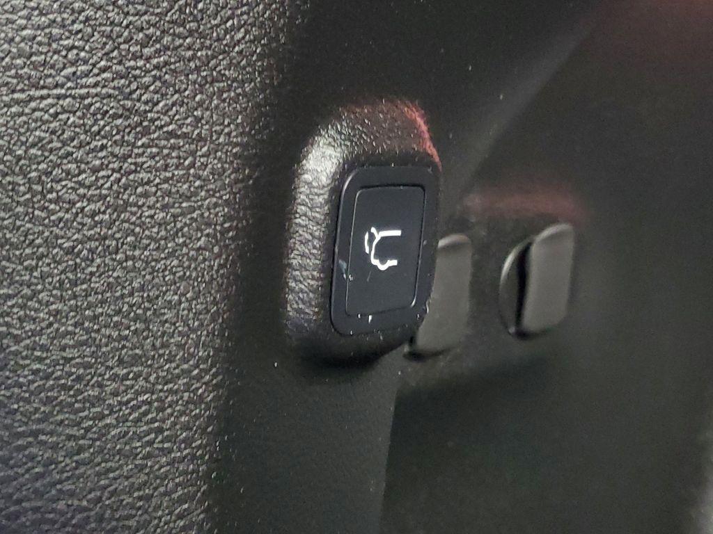 used 2023 Jeep Cherokee car, priced at $23,948