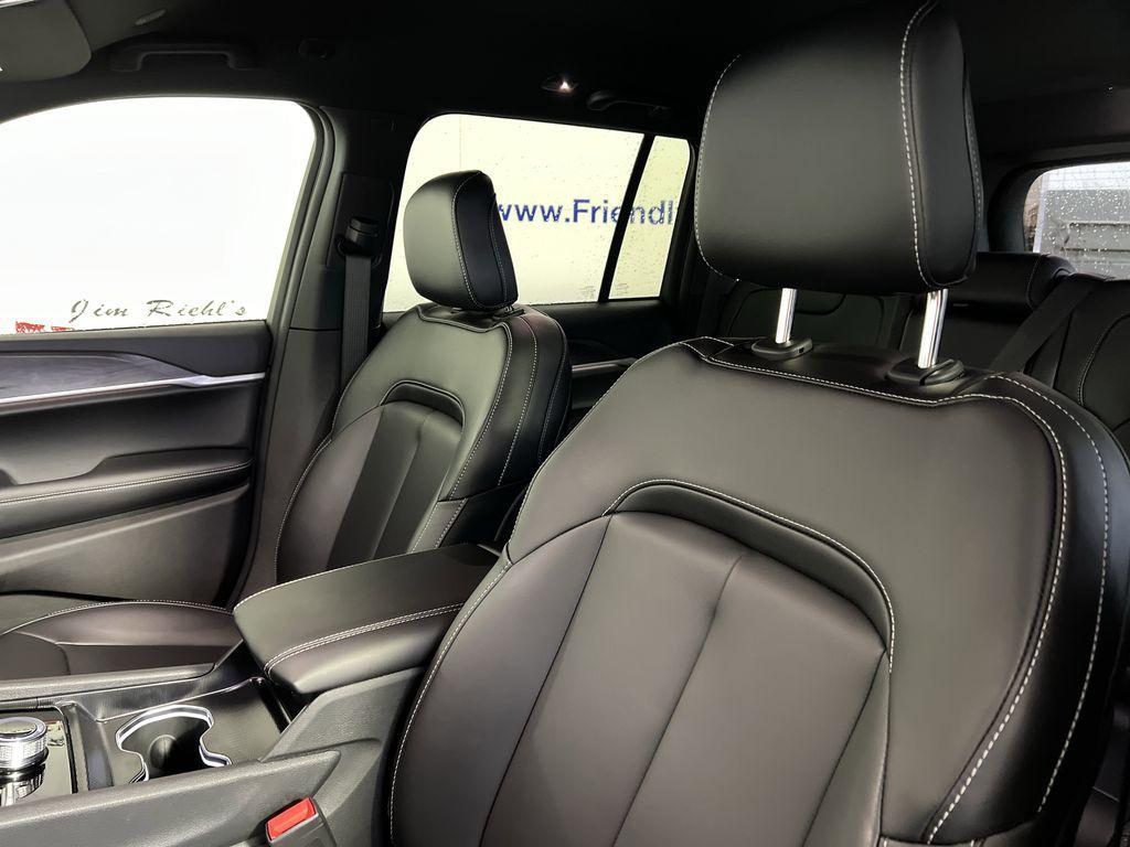 new 2025 Jeep Grand Cherokee car, priced at $35,974