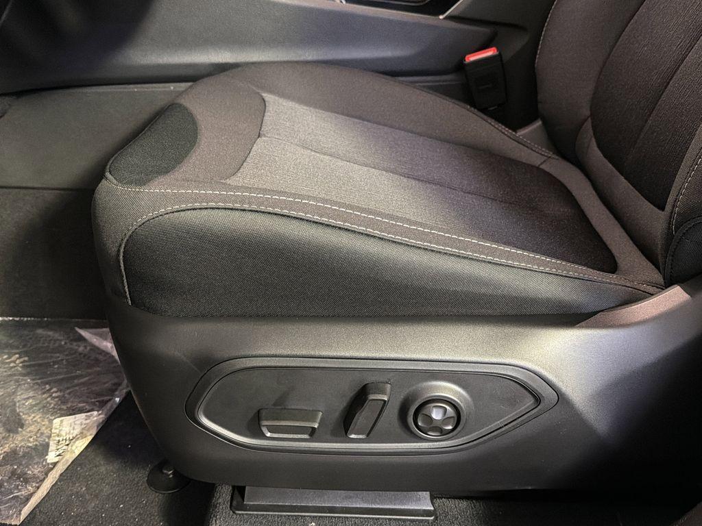 new 2025 Jeep Grand Cherokee car, priced at $34,244