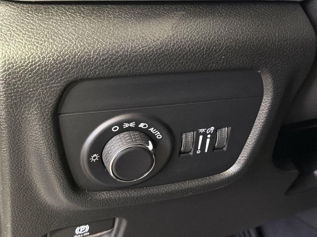 new 2025 Jeep Grand Cherokee car, priced at $34,244