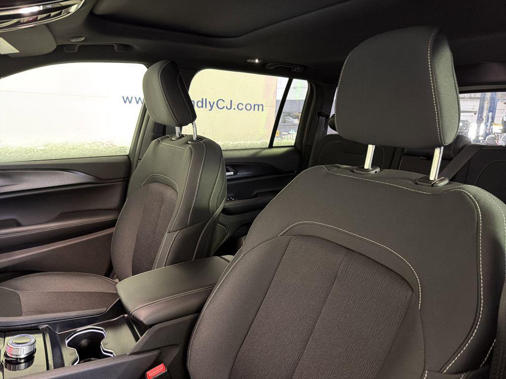new 2025 Jeep Grand Cherokee car, priced at $34,244