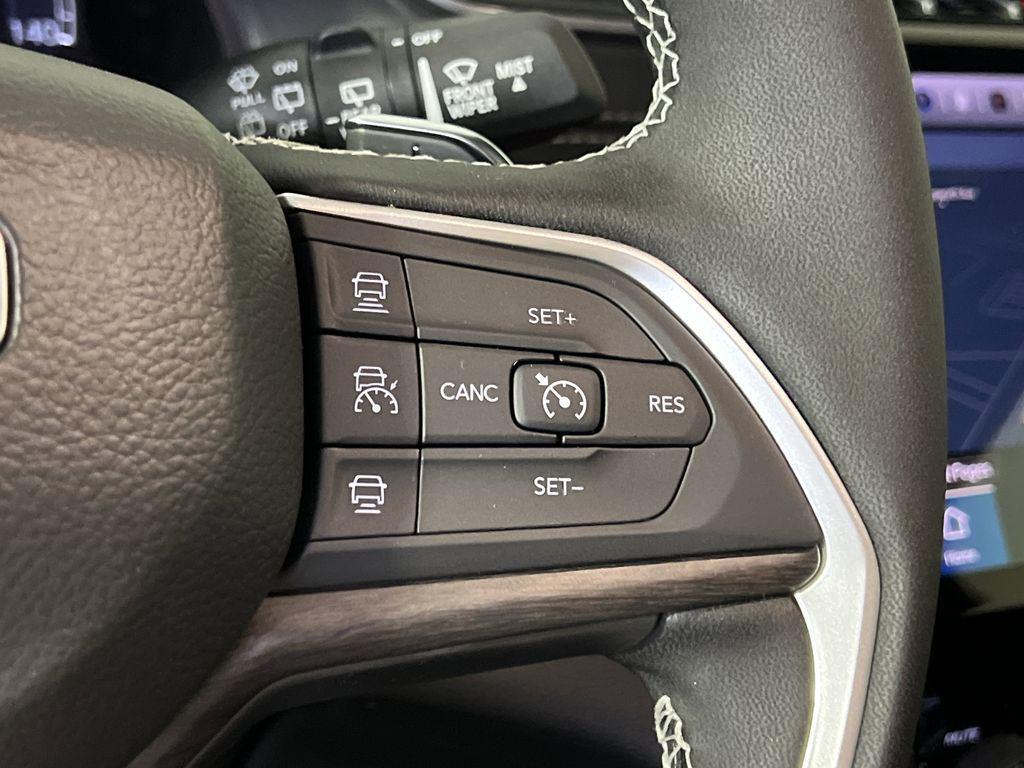 new 2025 Jeep Grand Cherokee car, priced at $40,464