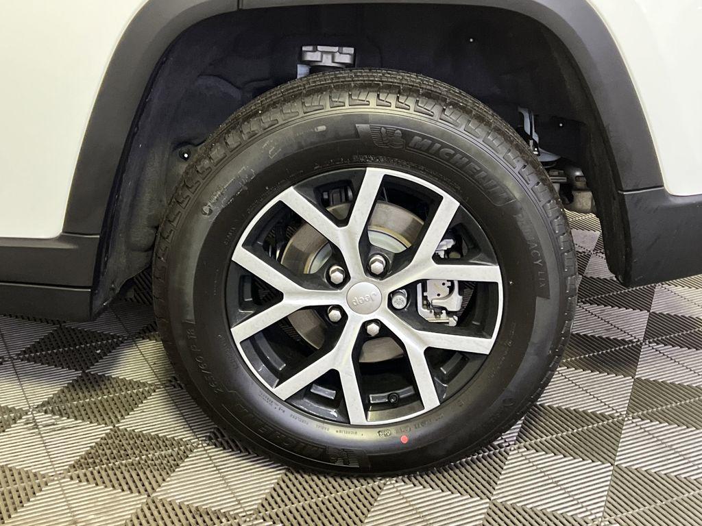 new 2025 Jeep Grand Cherokee car, priced at $40,464