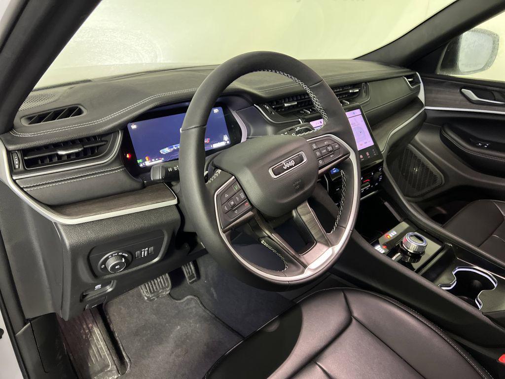 new 2025 Jeep Grand Cherokee car, priced at $40,464