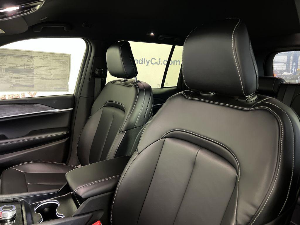 new 2025 Jeep Grand Cherokee car, priced at $40,464