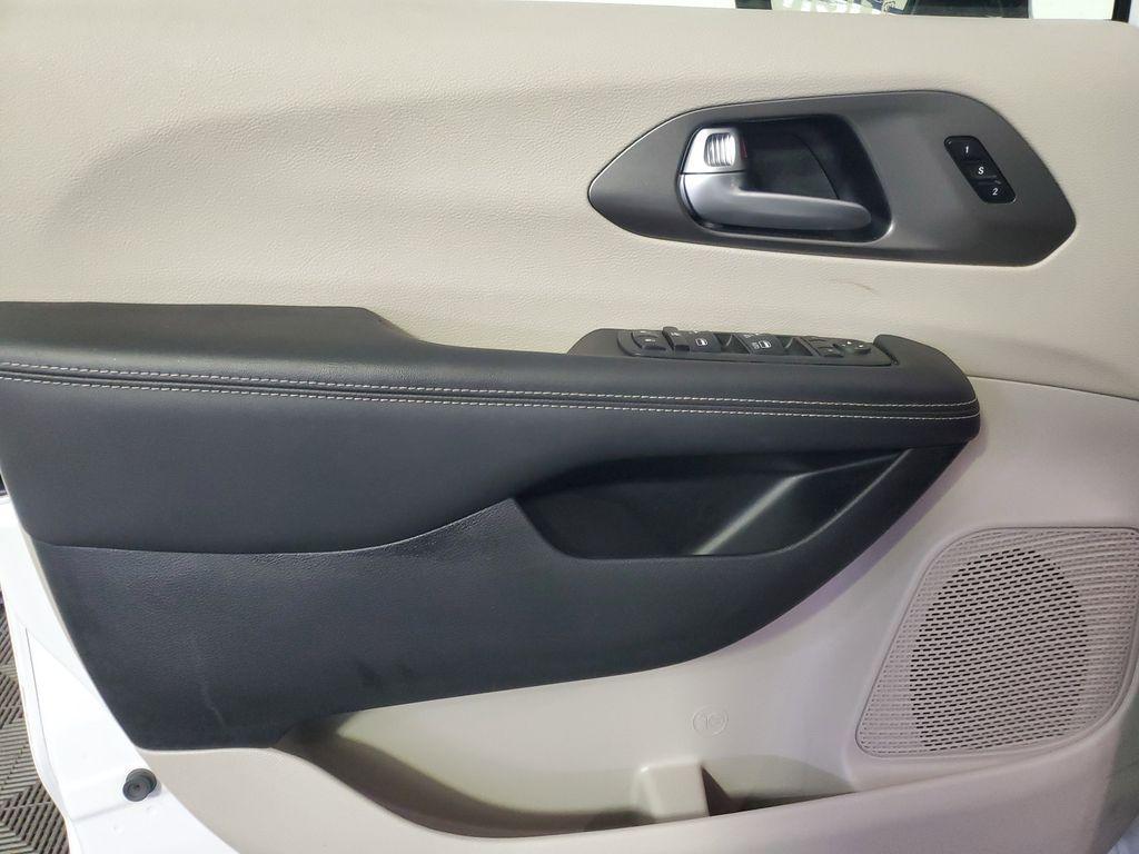 used 2024 Chrysler Pacifica car, priced at $27,488