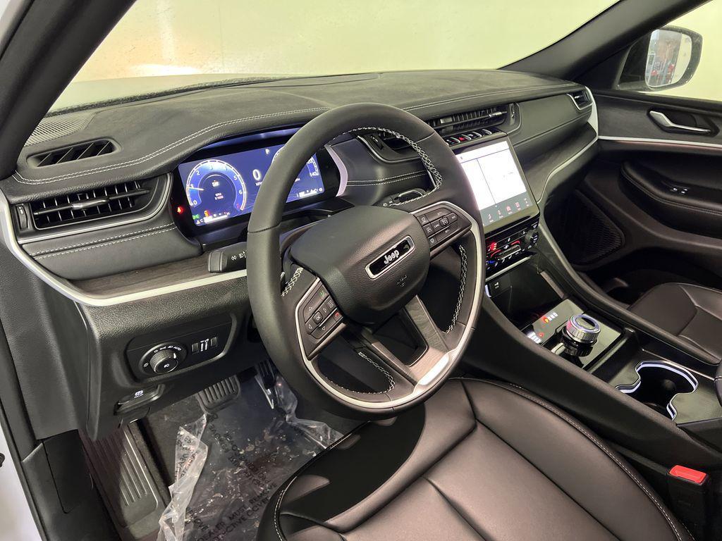 new 2025 Jeep Grand Cherokee car, priced at $44,943
