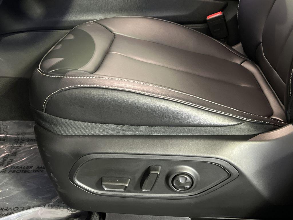 new 2025 Jeep Grand Cherokee car, priced at $44,943