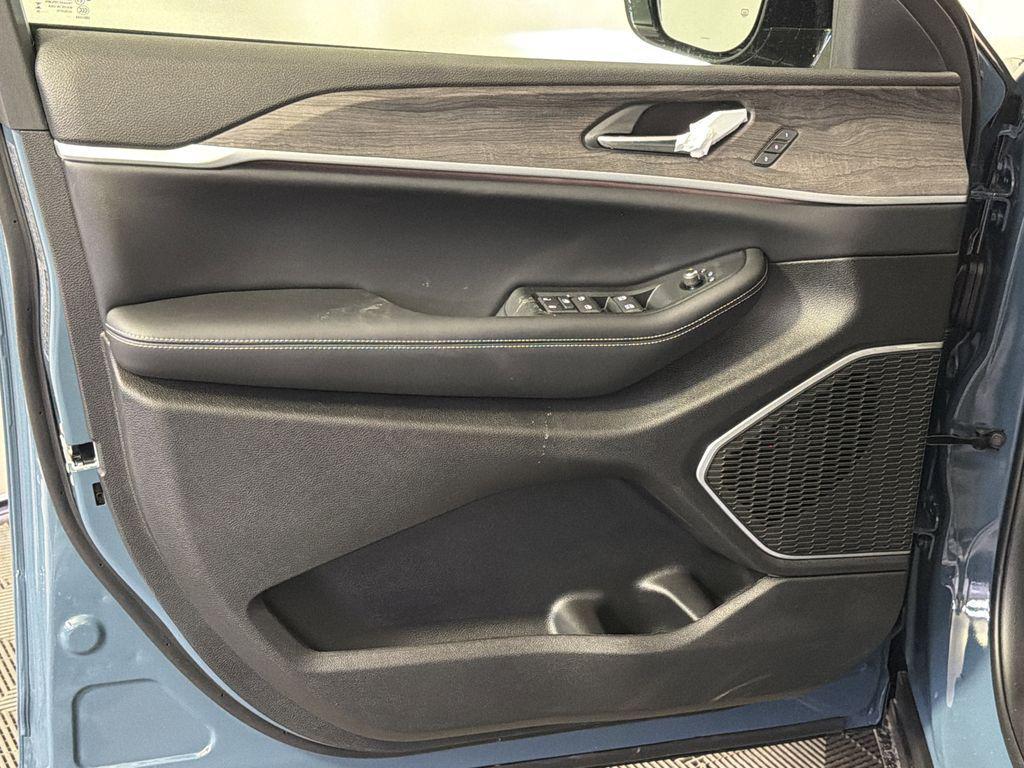 new 2026 Jeep Grand Cherokee L car, priced at $47,336