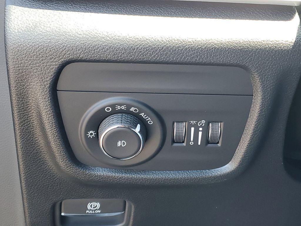 new 2025 Jeep Grand Cherokee car, priced at $41,855