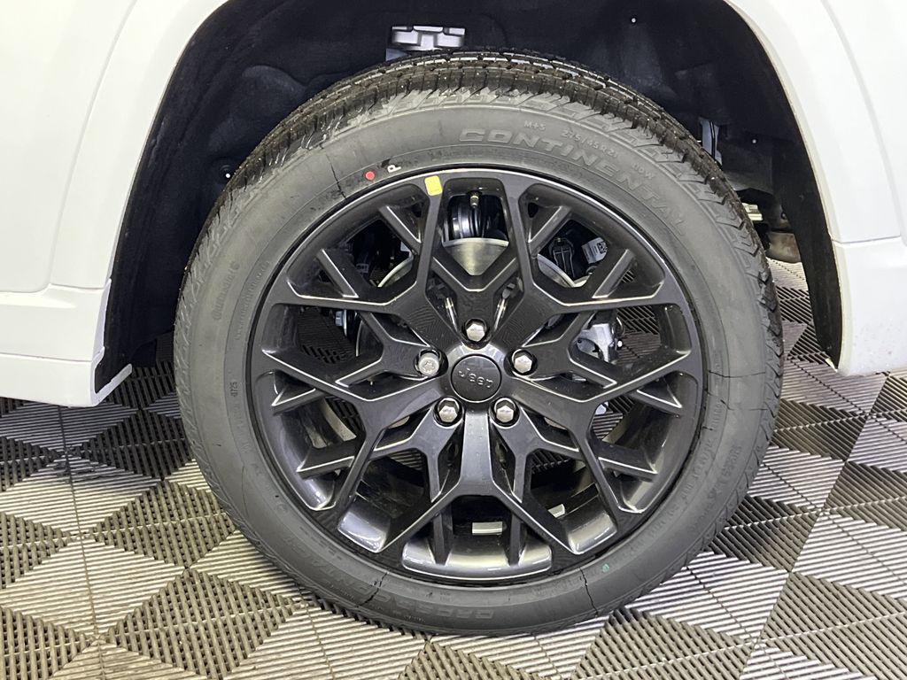 new 2025 Jeep Grand Cherokee car, priced at $58,561