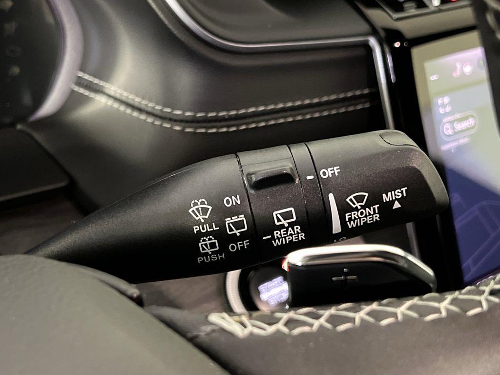 new 2025 Jeep Grand Cherokee car, priced at $39,008