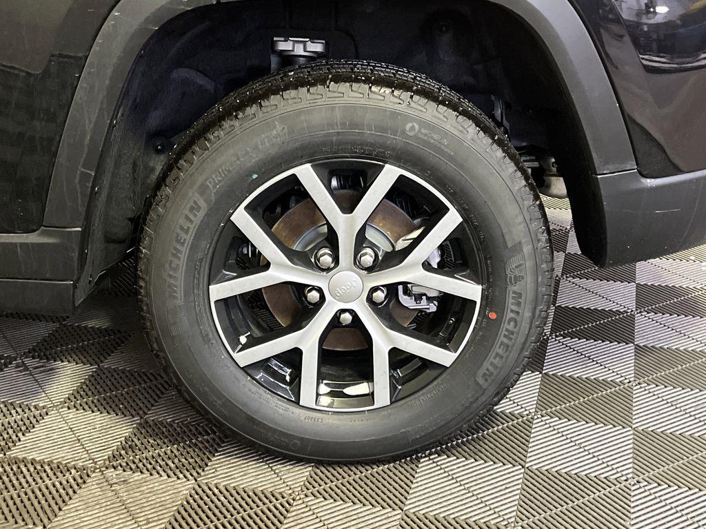 new 2025 Jeep Grand Cherokee car, priced at $39,008