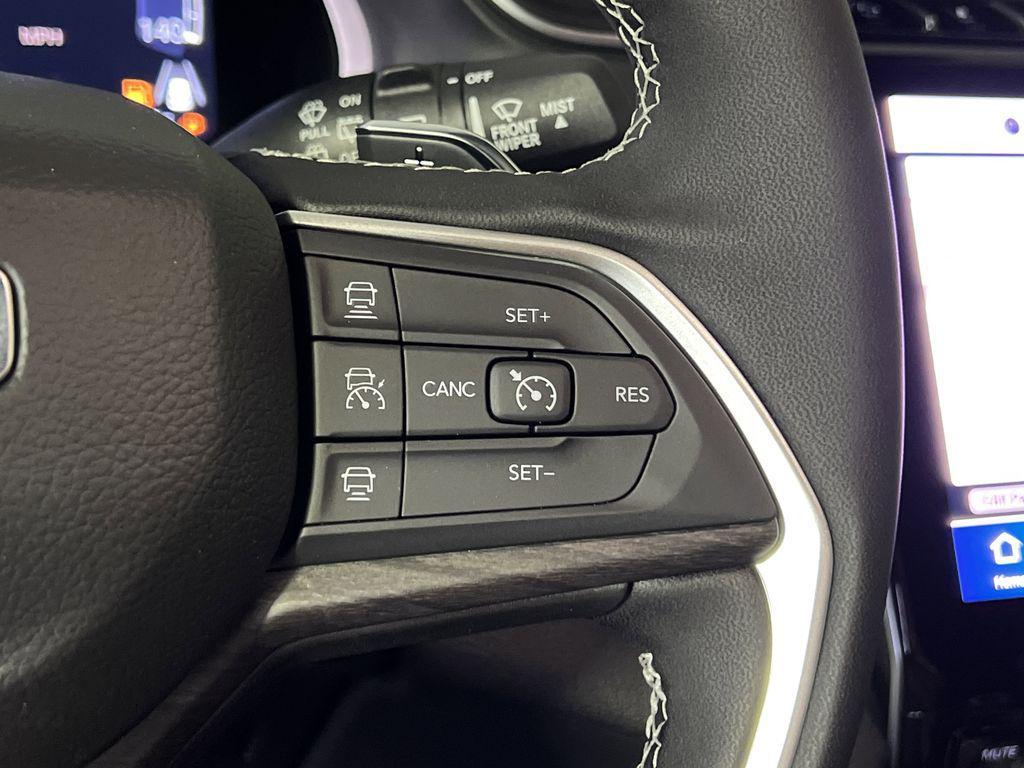 new 2025 Jeep Grand Cherokee car, priced at $37,974