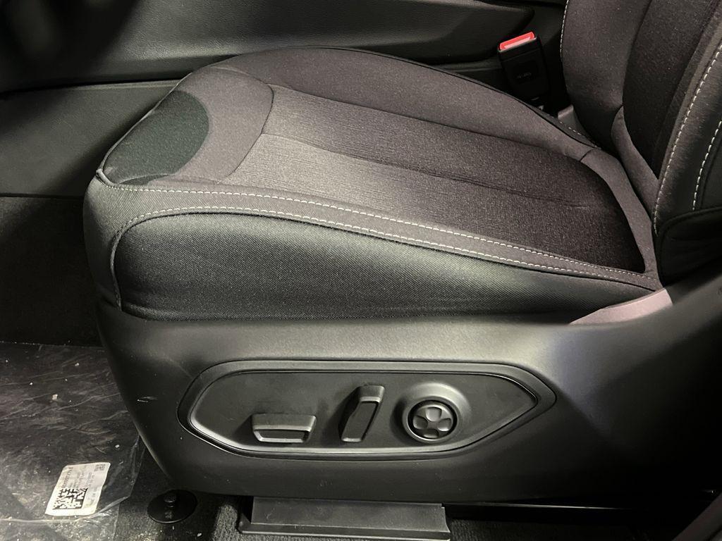 new 2025 Jeep Grand Cherokee car, priced at $34,602