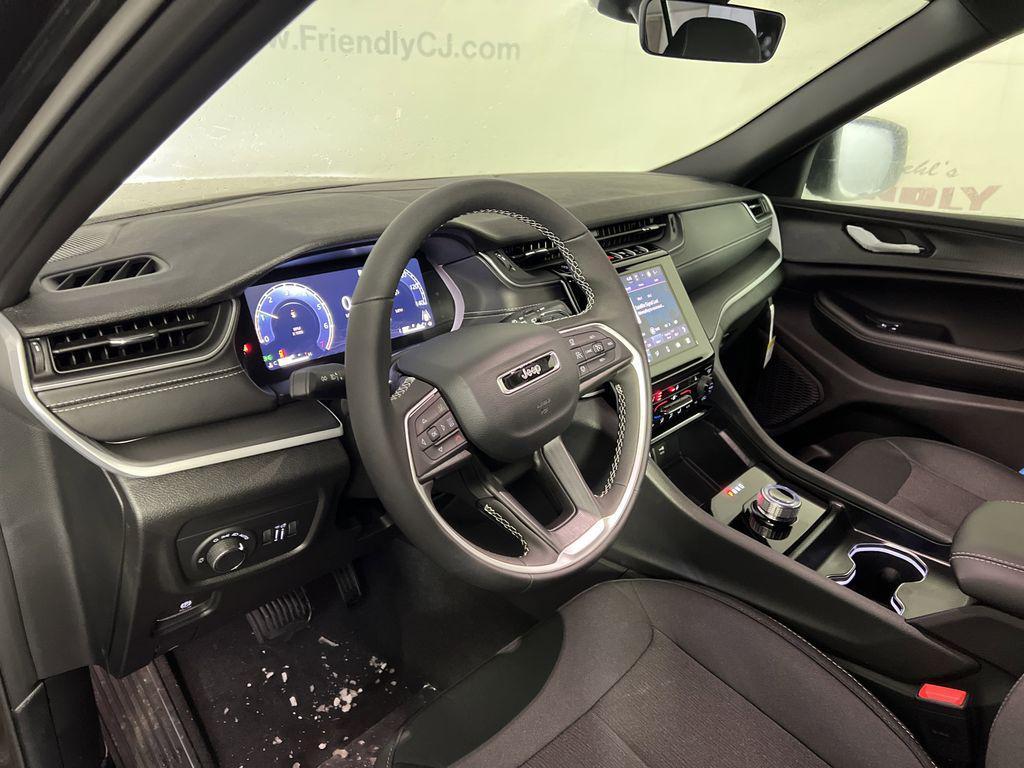 new 2025 Jeep Grand Cherokee car, priced at $34,602