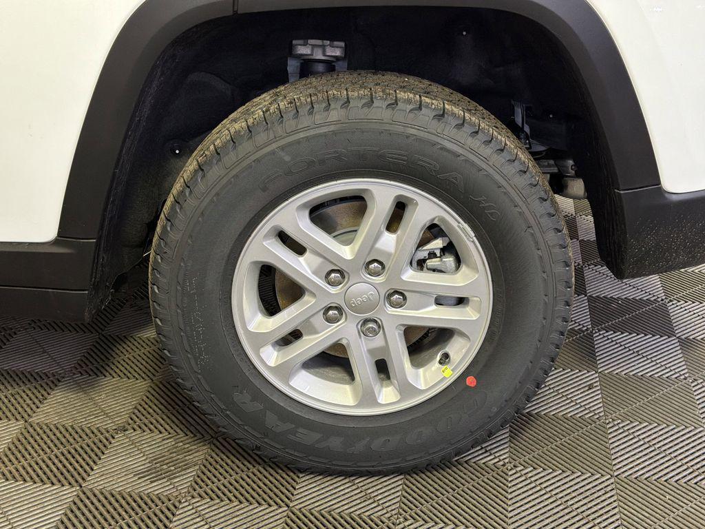 new 2025 Jeep Grand Cherokee car, priced at $34,093