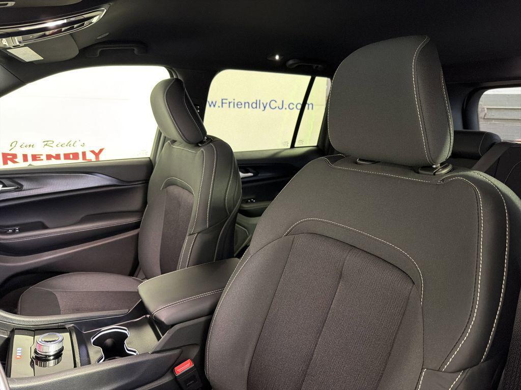 new 2025 Jeep Grand Cherokee car, priced at $34,093