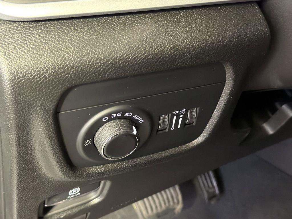 new 2025 Jeep Grand Cherokee car, priced at $34,093