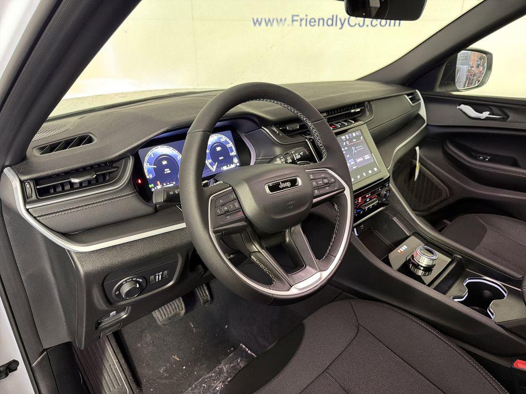 new 2025 Jeep Grand Cherokee car, priced at $34,093