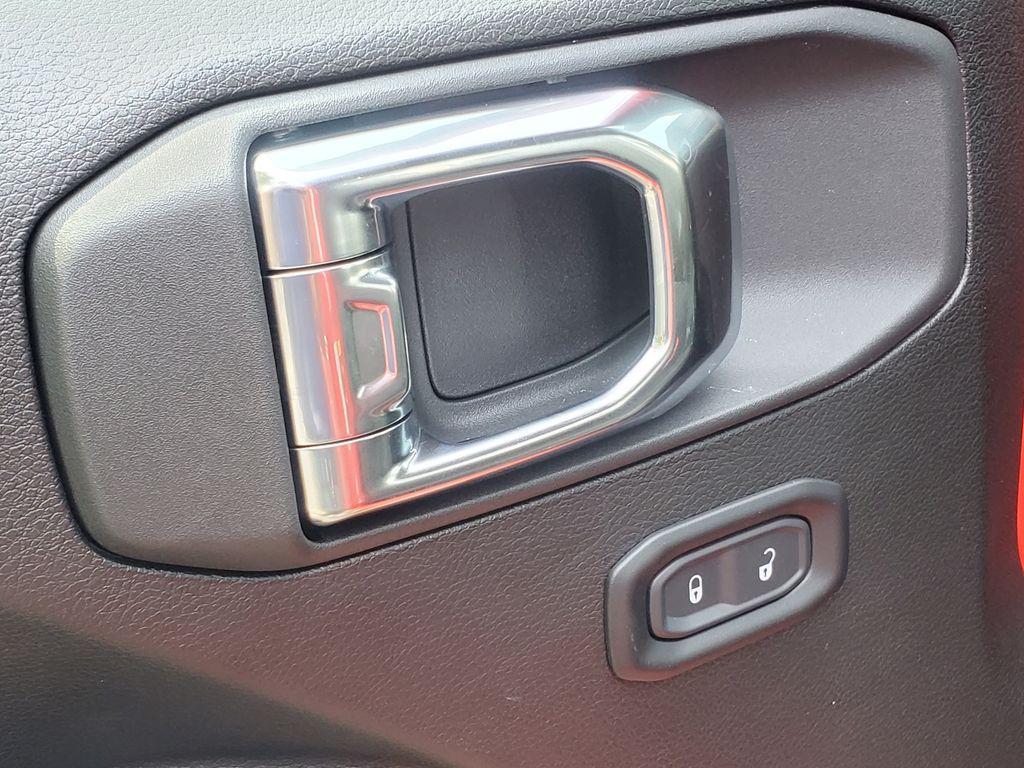 new 2025 Jeep Wrangler car, priced at $33,220