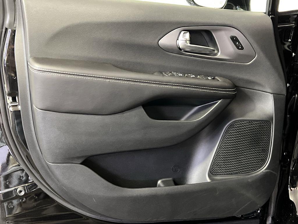 new 2026 Chrysler Pacifica car, priced at $42,365