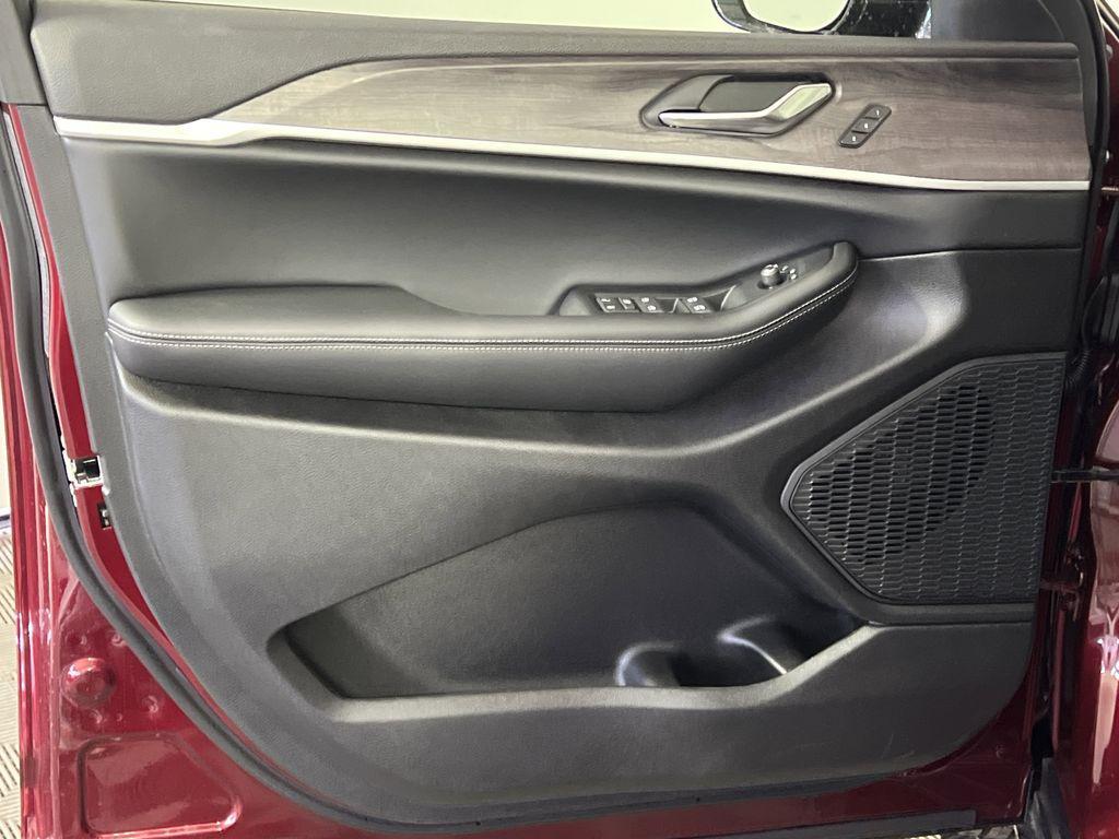 new 2025 Jeep Grand Cherokee L car, priced at $38,086