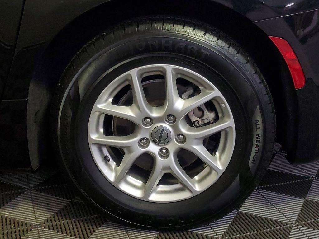 used 2024 Chrysler Pacifica car, priced at $27,554