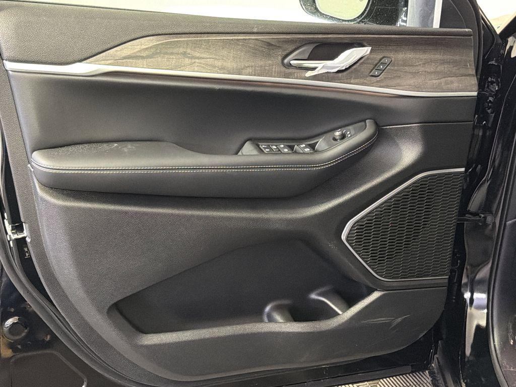 new 2026 Jeep Grand Cherokee car, priced at $48,739