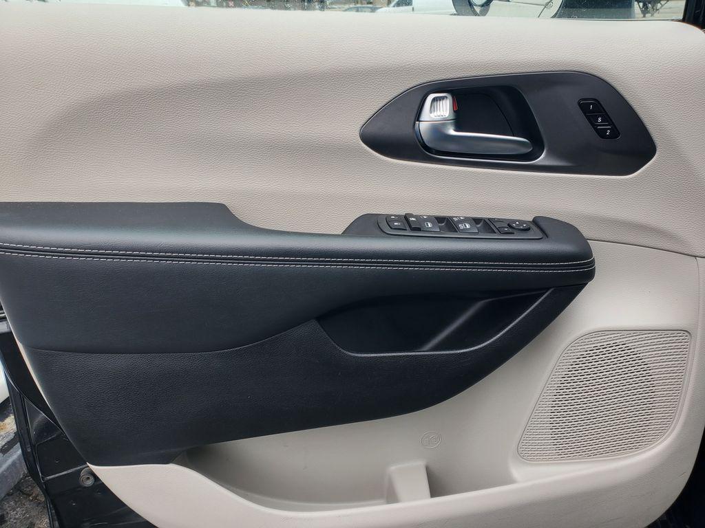 used 2023 Chrysler Pacifica car, priced at $24,035