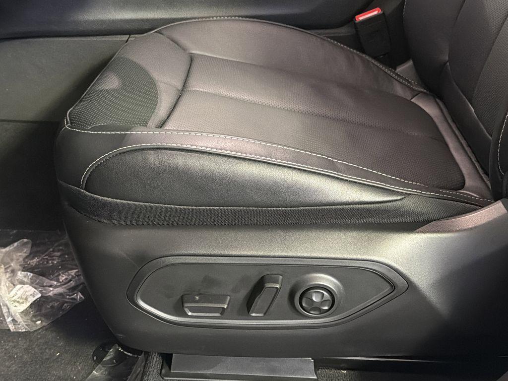 new 2026 Jeep Grand Cherokee car, priced at $50,210