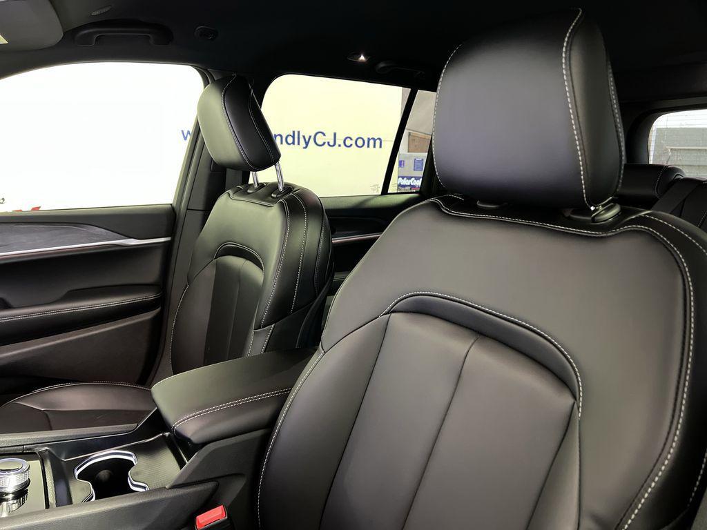 new 2025 Jeep Grand Cherokee car, priced at $43,304